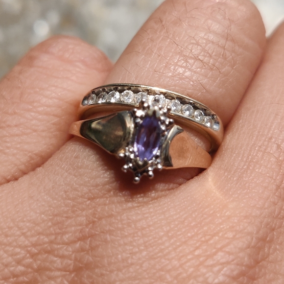 10kt Gold Tanzanite Ring Size 7 - Picture 10 of 13